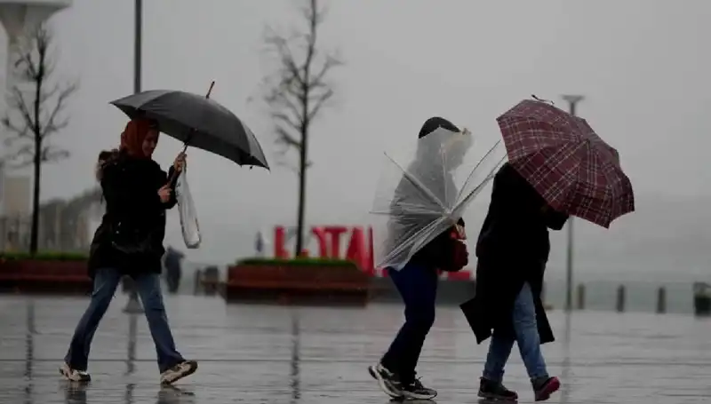 İki Bölgeye Kuvvetli Sağanak Yağış Uyarısı: Hazırlığınızı Yapın!