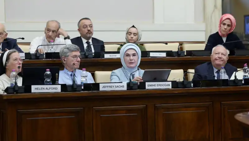Emine Erdoğan'dan Vatikan'da Küresel Adalet İçin Güçlü Mesaj: "Dünya 5'ten Büyüktür"