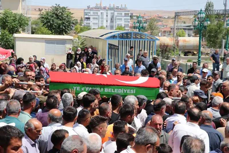 MHP'li Belediye Başkanı, Yüzlerce Seveniyle Son Yolculuğuna Uğurlandı