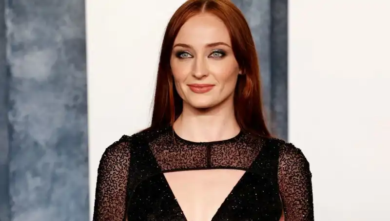Sophie Turner’a Yönelik Yorumlar: Game of Thrones Yıldızının Sınırlarını Aşan Eleştiriler