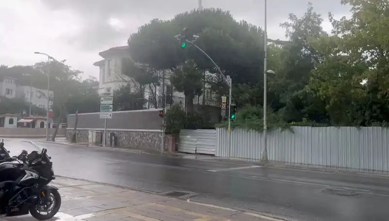 İstanbul'da Sağanak Yağmur Hayatı Olumsuz Etkiliyor: Son Durum ve Önlemler