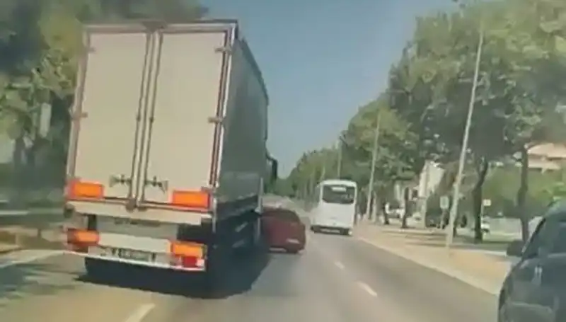Bursa'da Kör Nokta Kazası: Sürücüler Dikkat! Hayat Kurtaran İpuçları