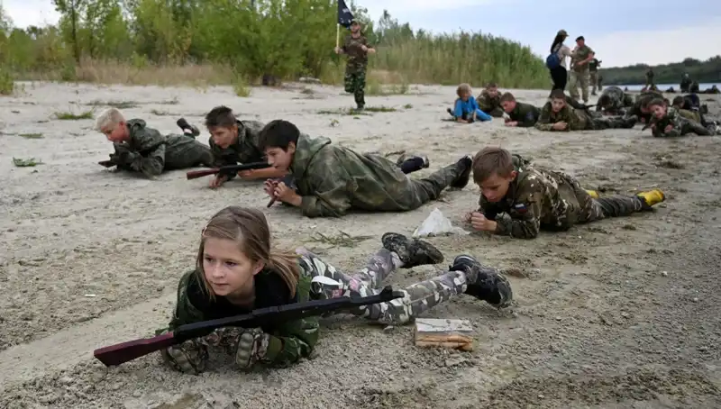 Rusya'da 8 Yaşındaki Çocuk Savaşçılar: Eğitimde Korkunç Gerçekler