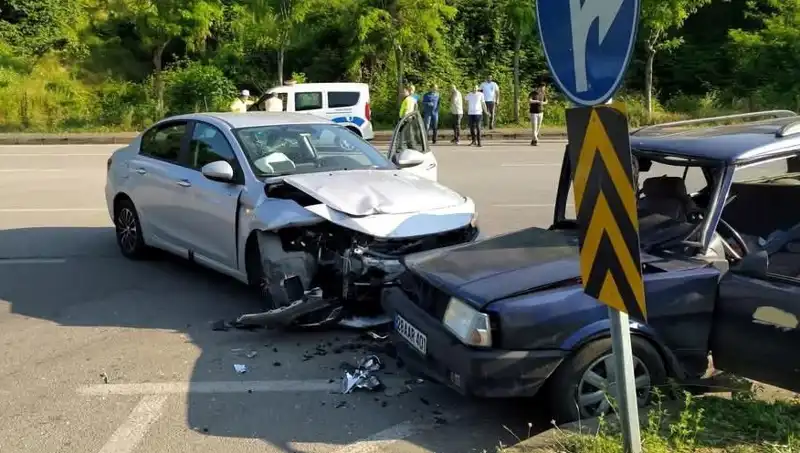 Görele'de Korkutan Kaza: Sürücü Araç Camından Fırladı, Hayatı Değişti!