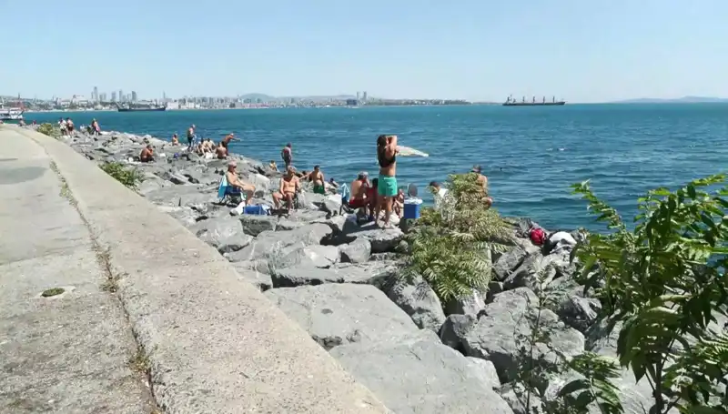 Hava Isındı, İstanbullular Plajların Yolunu Tutmaya Koştu!