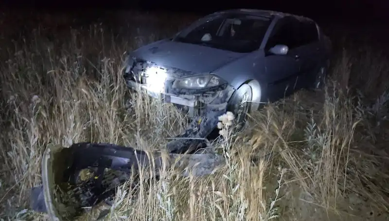 Burdur’da Kontrol Kaybı: Otomobil Tarlaya Uçtu, İki Yaralı!