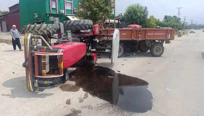 Otomobil-Traktör Çarpışması: Devrilen Traktörde İki Yaralı