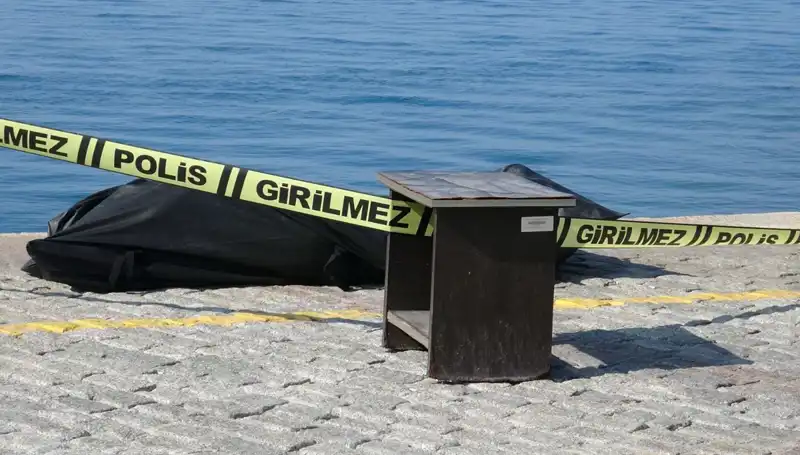 Falezlerin Arasında Bulunan Gizemli Ceset, Şehirde Şok Etkisi Yarattı