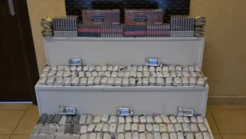 Gümrük Kaçağı Sigara Operasyonunda Büyük Tutuş: Yüzlerce Koli Ele Geçirildi!