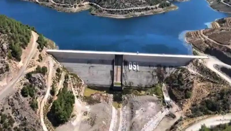 Çeşme’de Su Kesintileri Son Buluyor: Yeni Proje ile Elden Alınan Hizmet