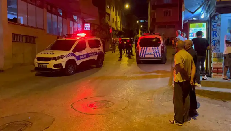 Firari Hükümlünün Yakalanmasını Engellemek İçin Polise Saldırdılar!