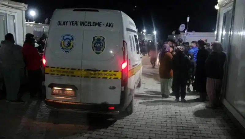 Husumetli İki Aile Arasındaki Kavga, Sokakları Kan Gölüne Çevirdi